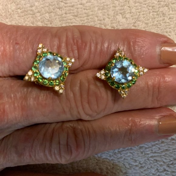 Stud Earrings - Picture 1 of 1